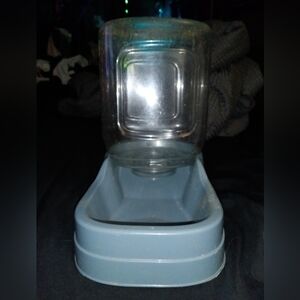 Gravity Feeder For Pet Food